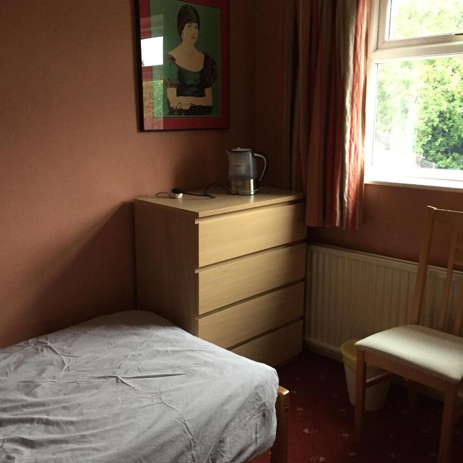 Hotel 5 Ravenhurst Drive Уолсал Екстериор снимка