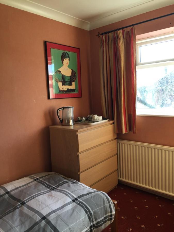 Hotel 5 Ravenhurst Drive Уолсал Екстериор снимка