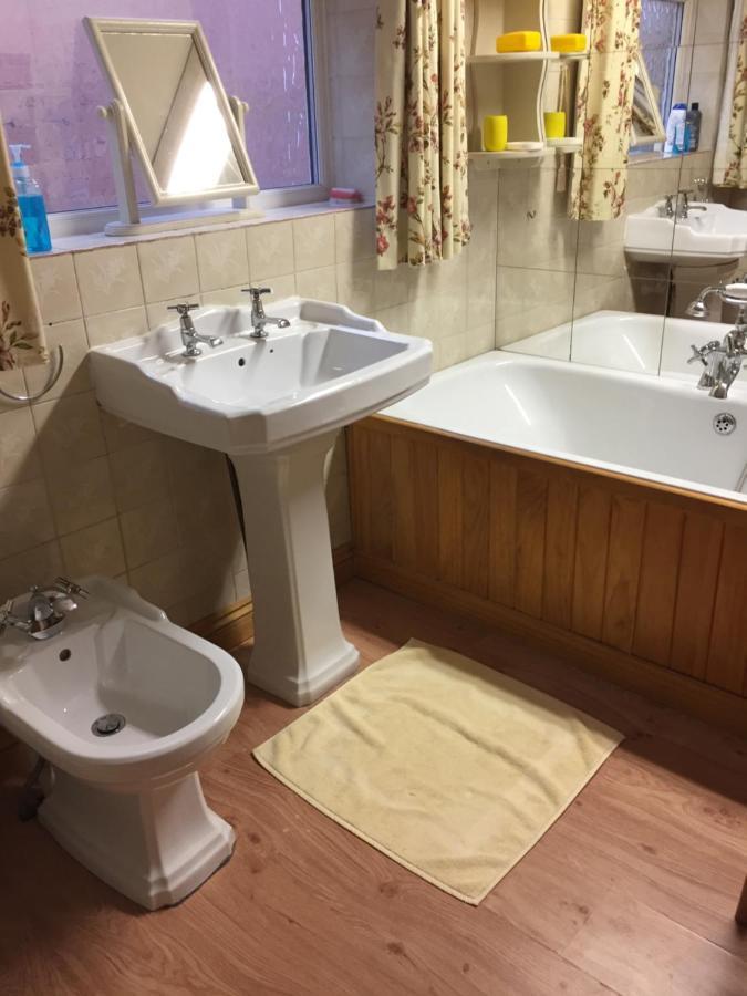Hotel 5 Ravenhurst Drive Уолсал Екстериор снимка